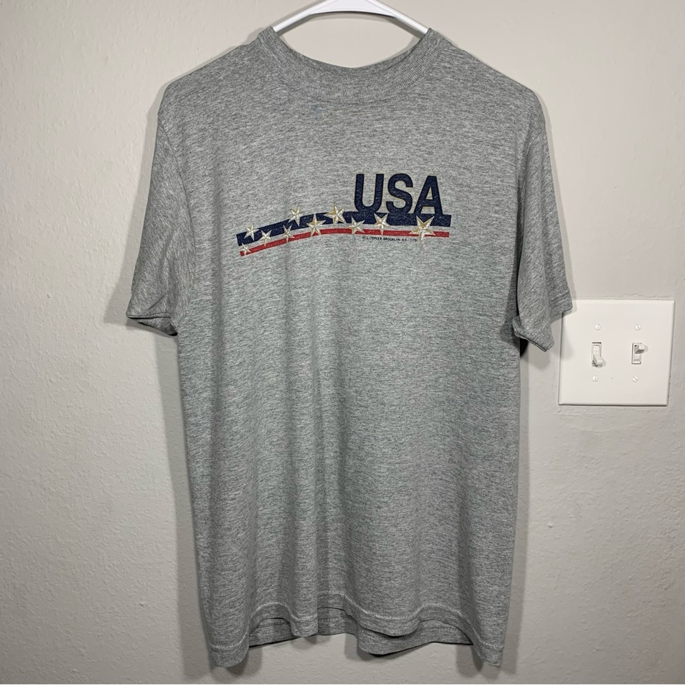 Vintage 90s Wilson USA‎ Flag Stars and Stripes Print Gray Tee Medium